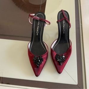 Women sandals in burgundy and black